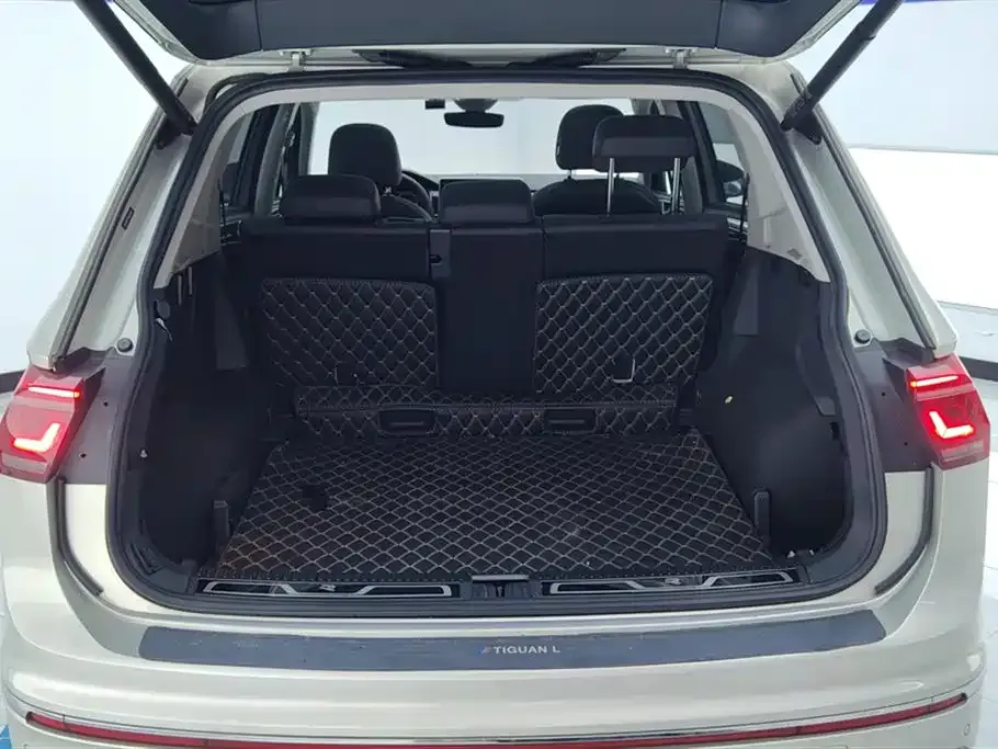 Volkswagen Tiguan L — фото 6