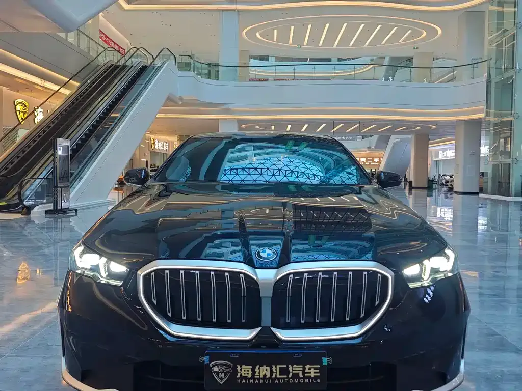 BMW 5 Series — фото 10