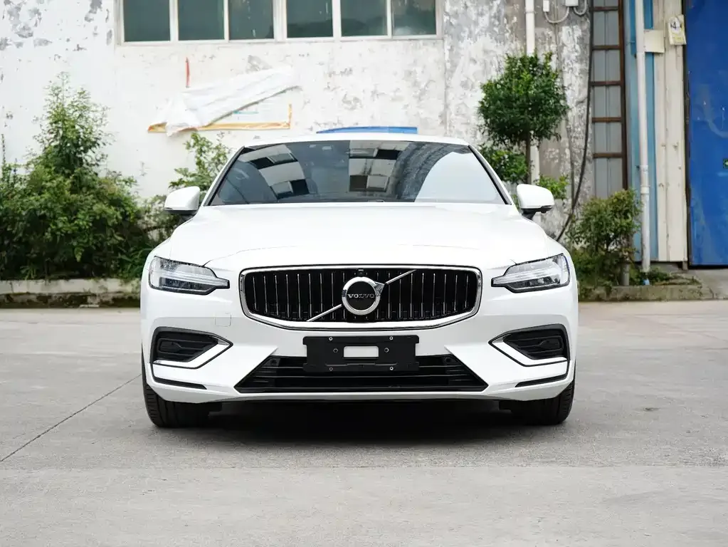 Volvo S60 — фото 10