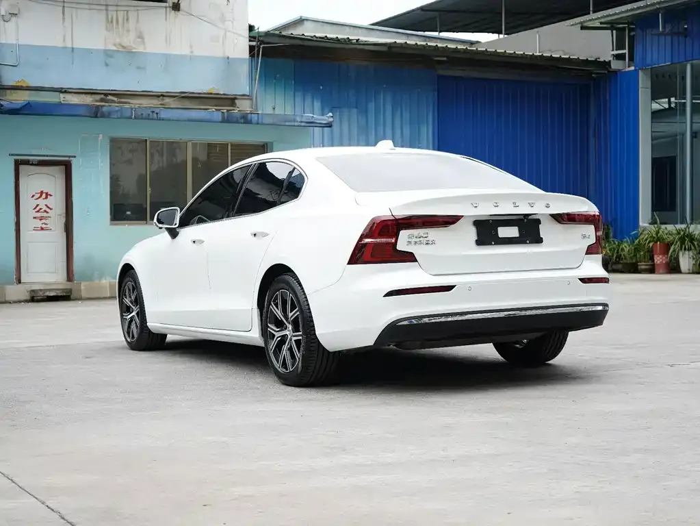 Volvo S60 — фото 7