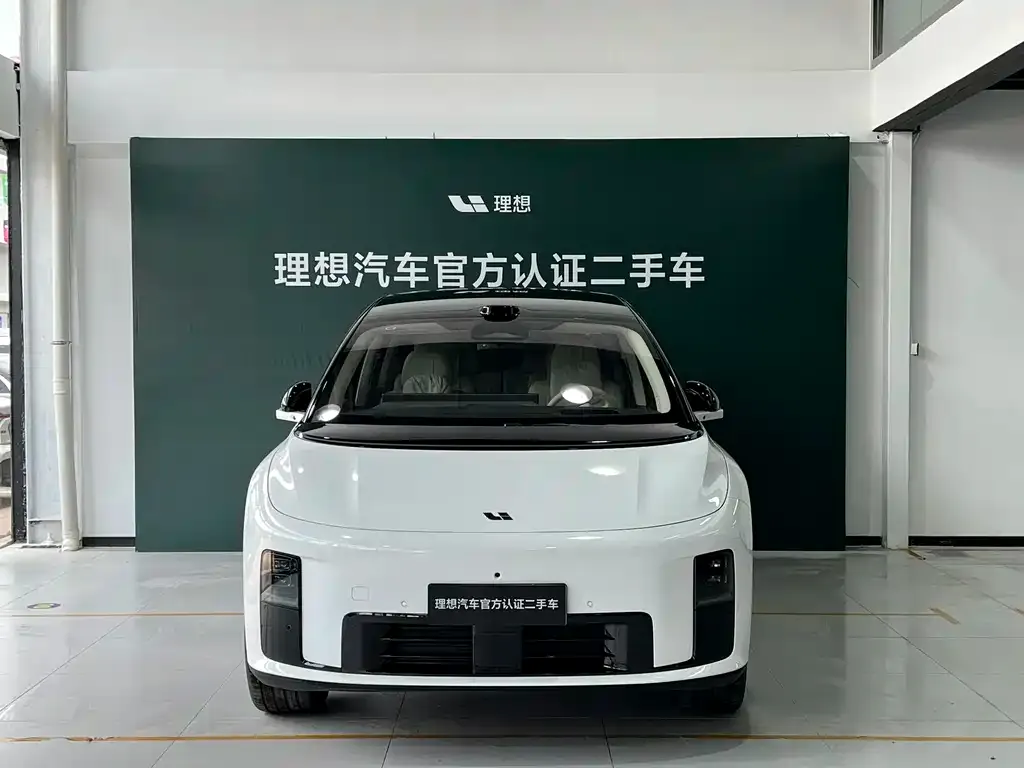 Li Auto i8 — фото 2