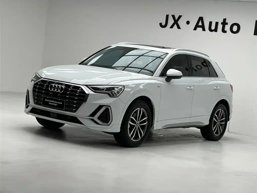 Audi Q3 — фото 1