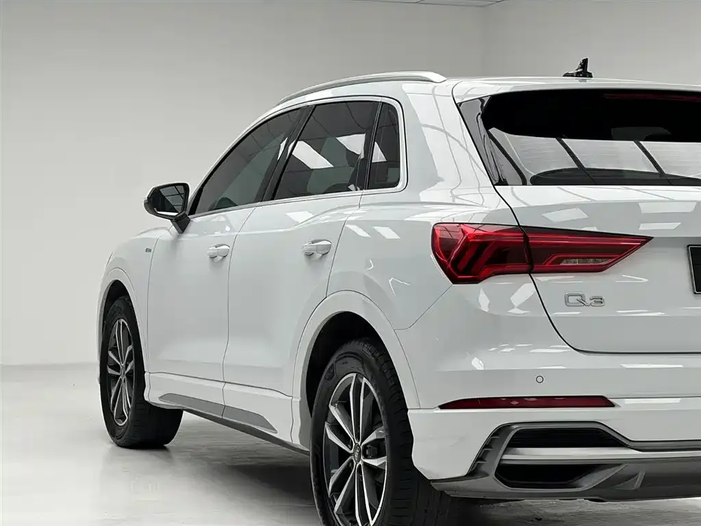 Audi Q3 — фото 10