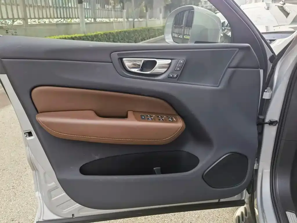 Volvo XC60 2024 из CN, фото 6