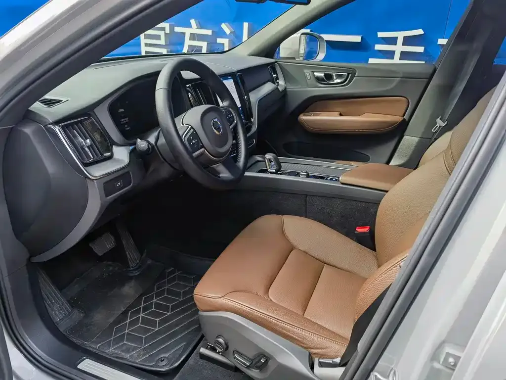 Volvo XC60 2024 из CN, фото 4
