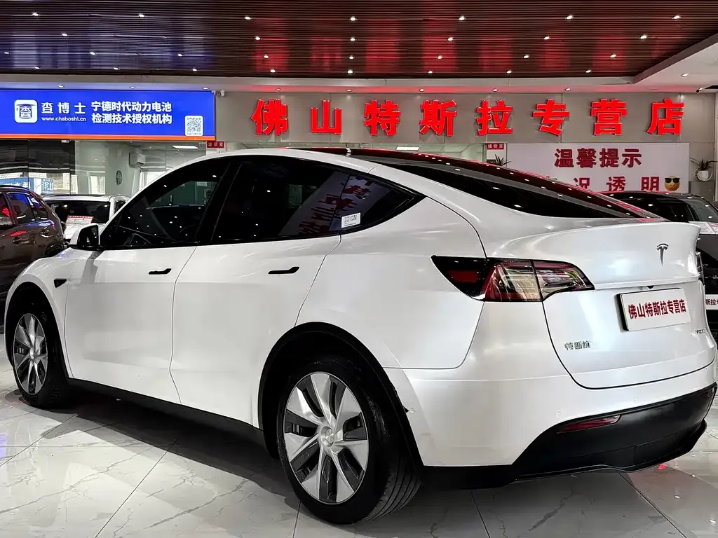 Tesla Model Y — фото 6