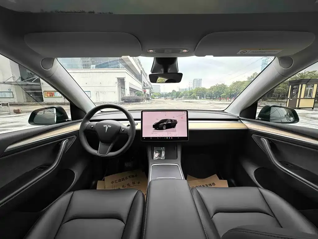 Tesla Model Y — фото 9