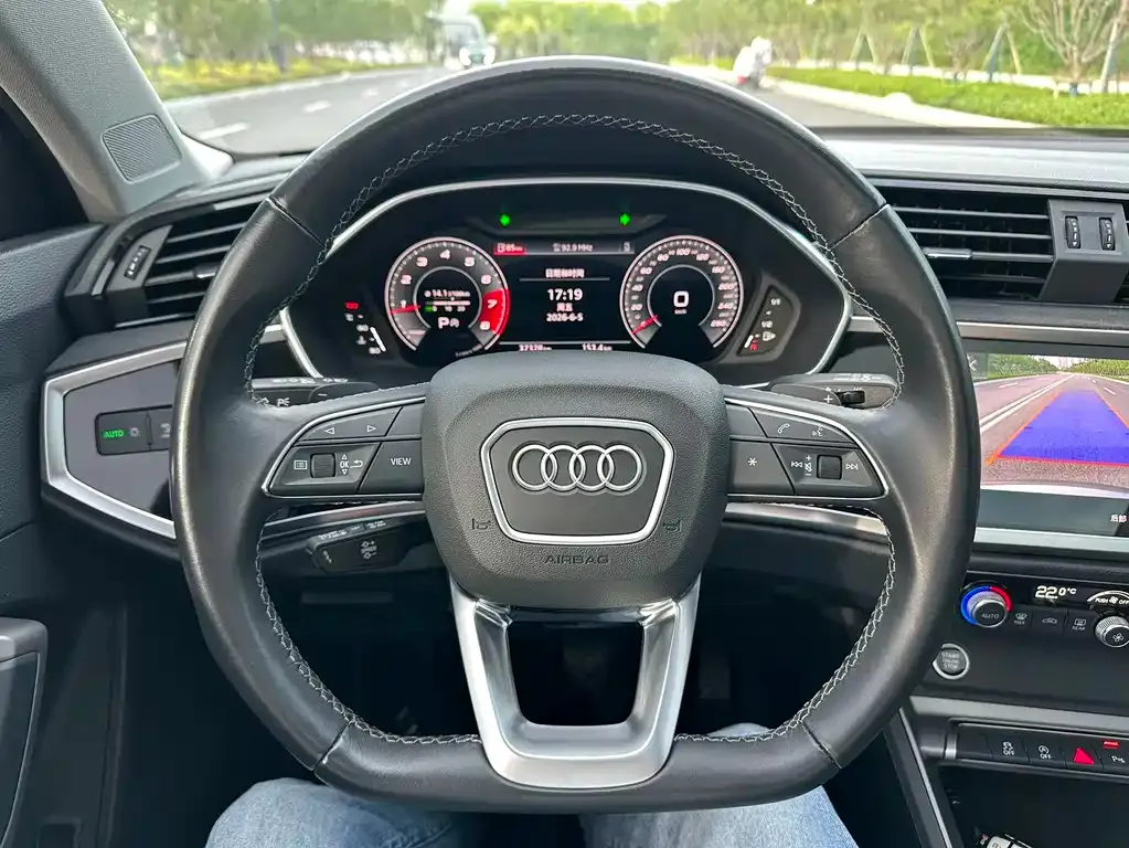 Audi Q3 — фото 3