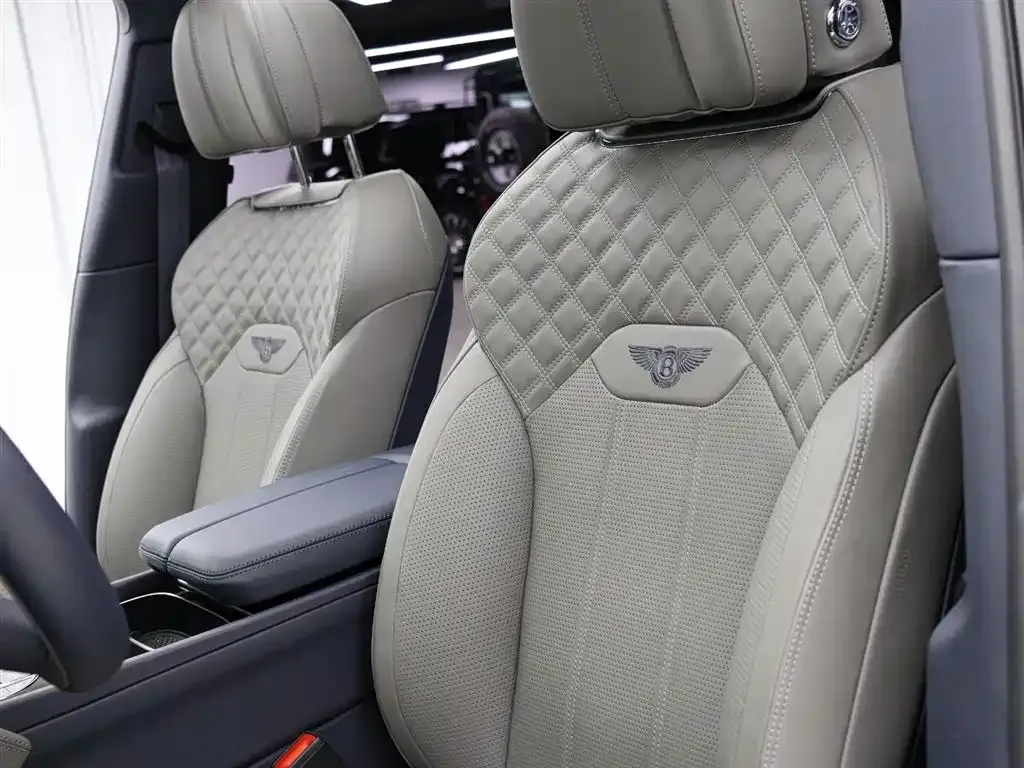 Bentley Bentayga — фото 10