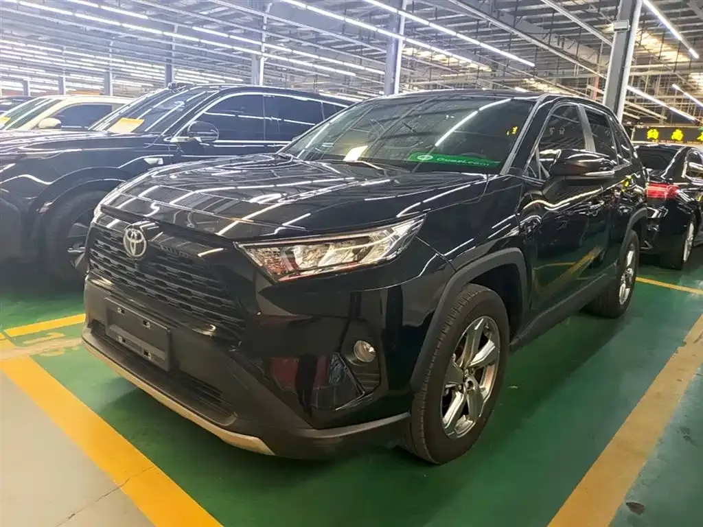Toyota RAV4 — фото 8