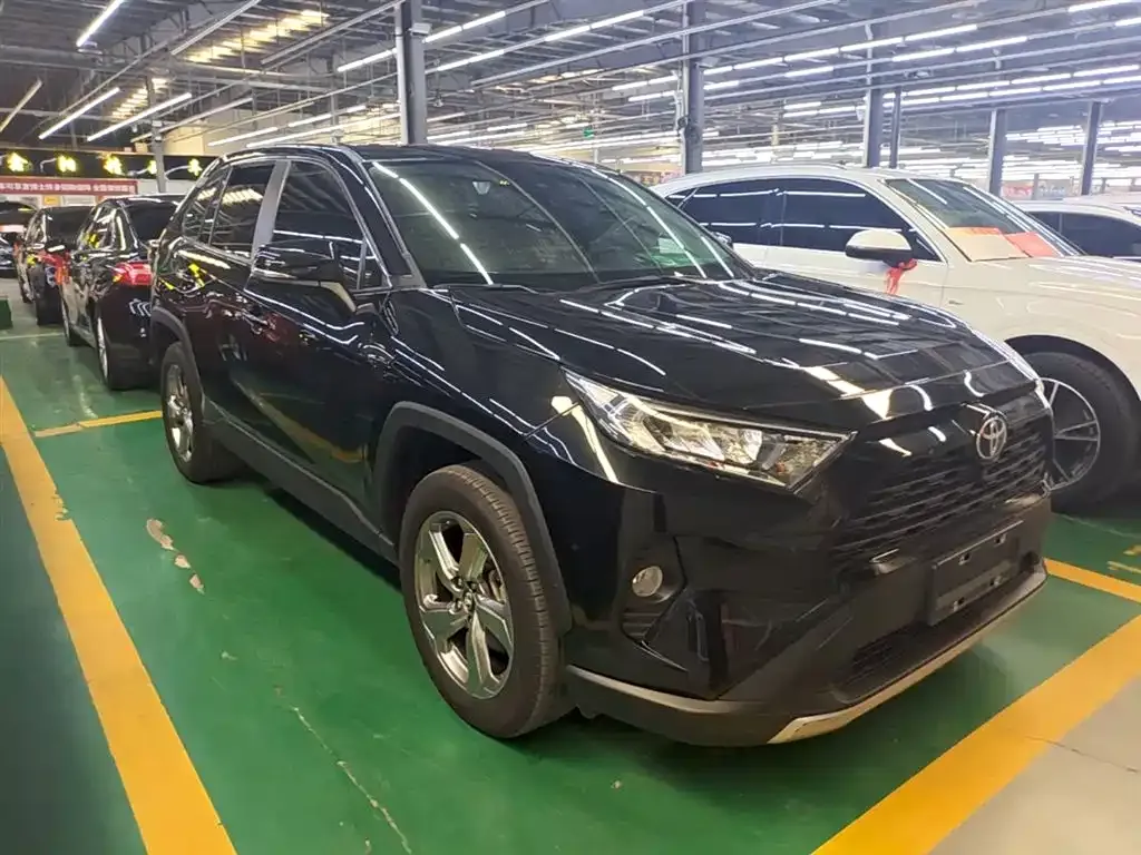 Toyota RAV4 — фото 9