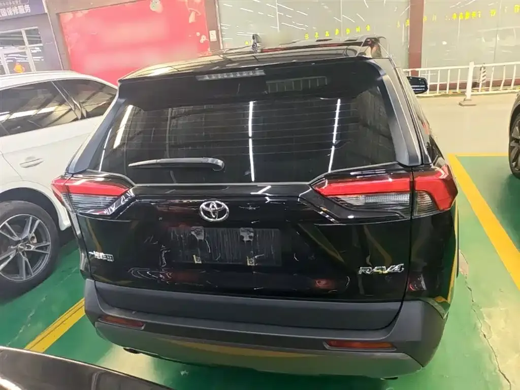 Toyota RAV4 — фото 10