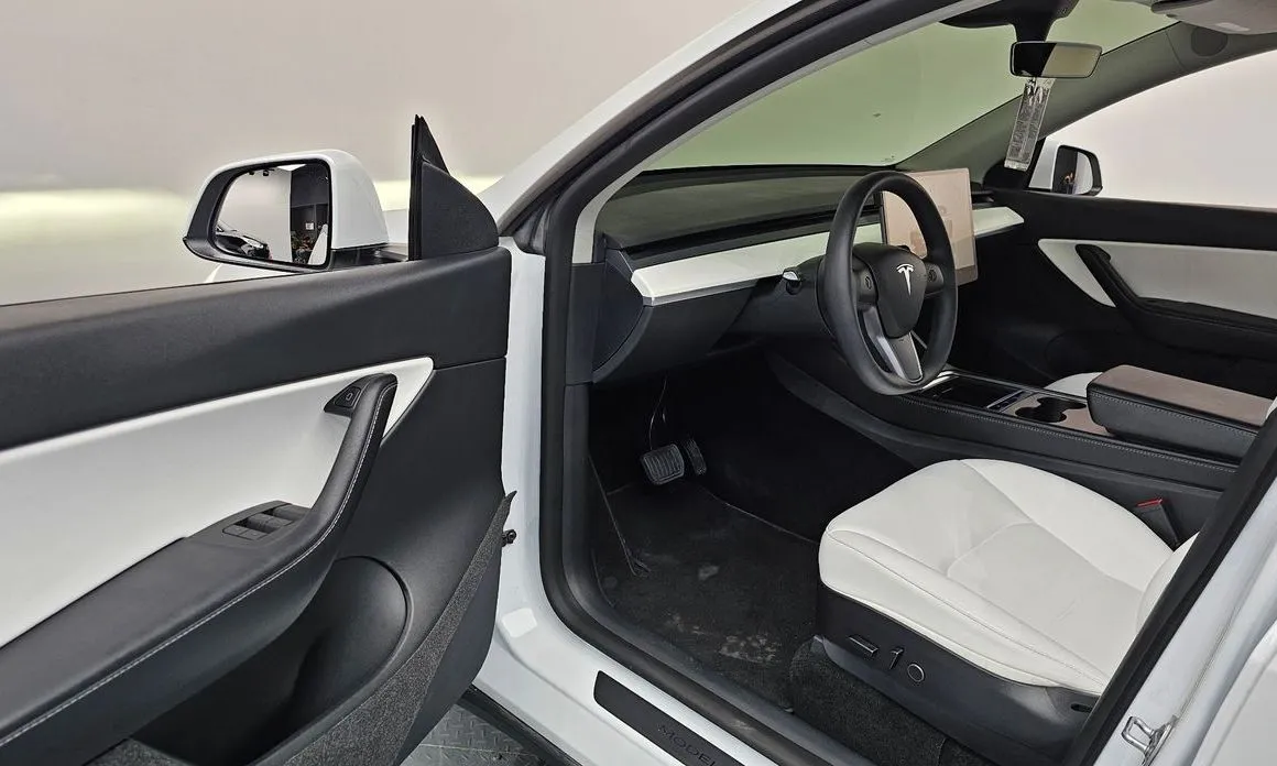 Tesla Model Y — фото 6