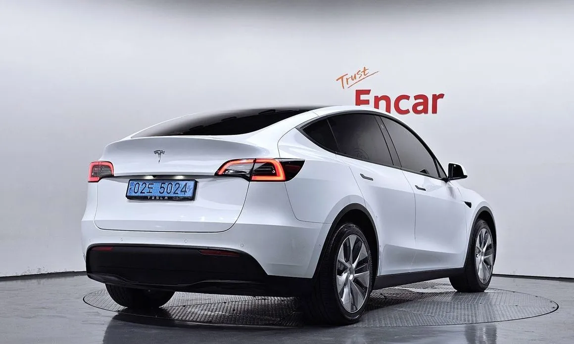 Tesla Model Y — фото 8