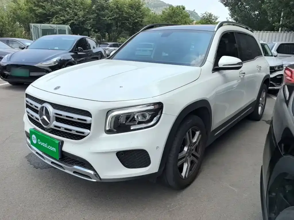 Mercedes-Benz GLB — фото 1
