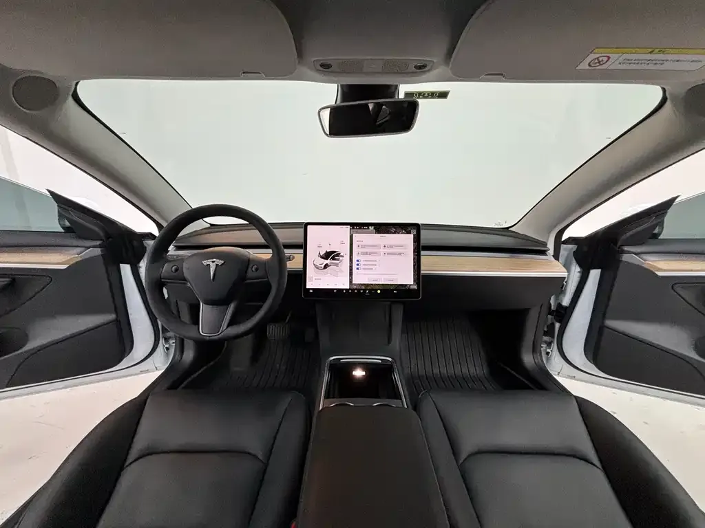Tesla Model 3 — фото 7