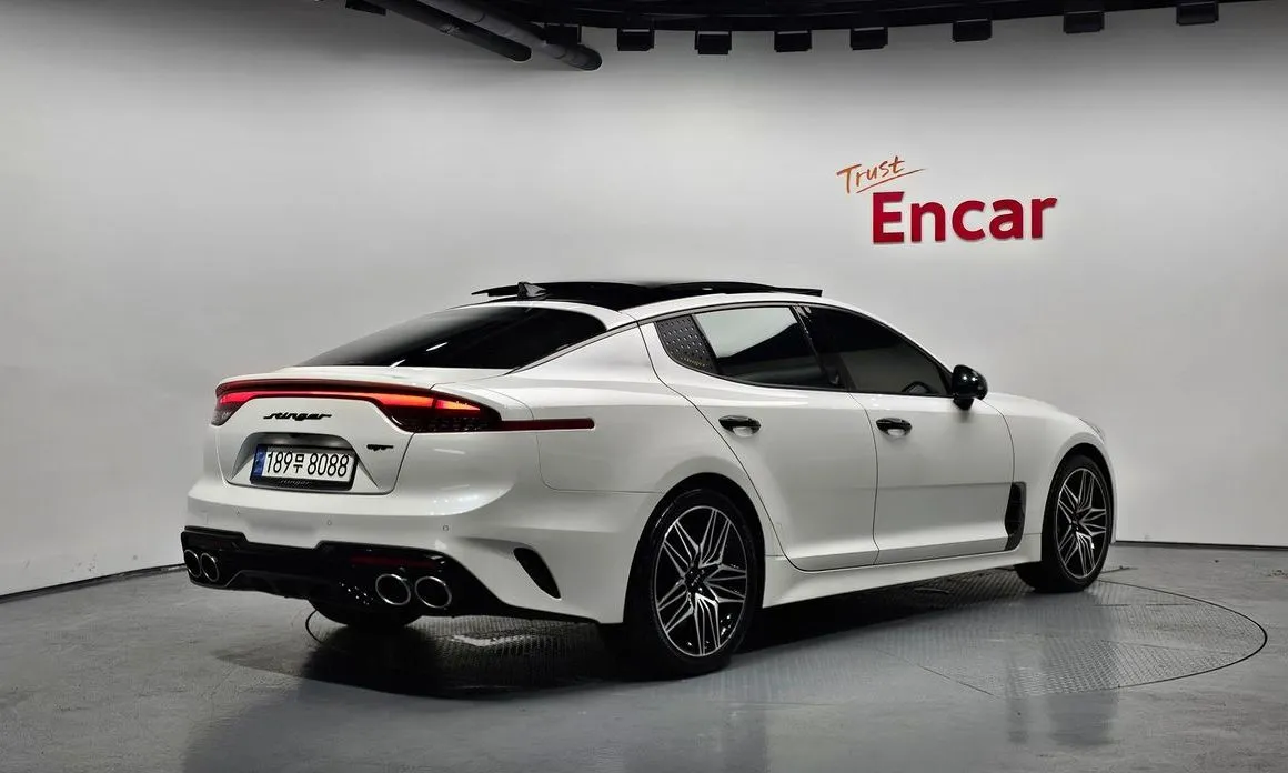 Kia Stinger 2023 из KR, фото 2