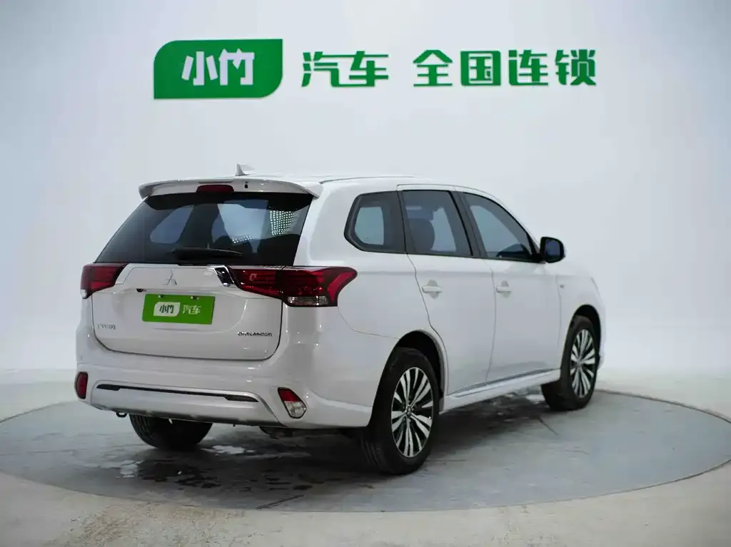 Mitsubishi Outlander — фото 2