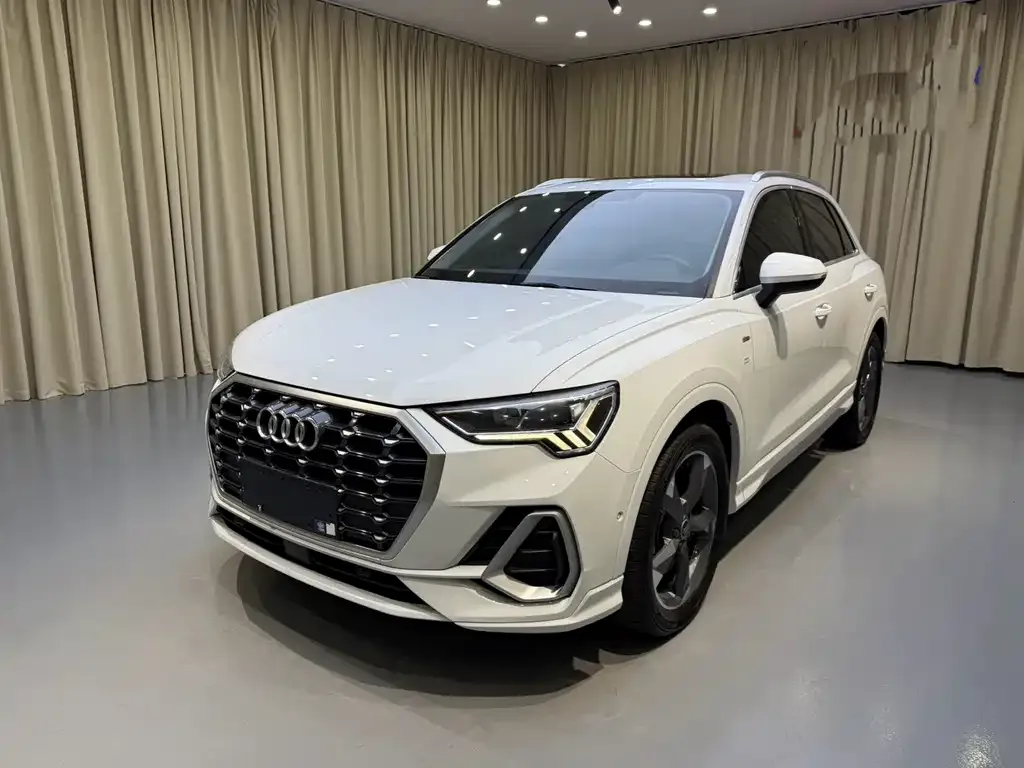 Audi Q3 — фото 1