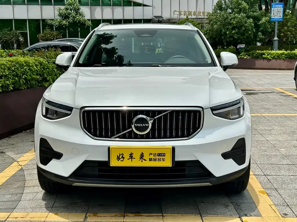 Volvo XC40 — фото 8
