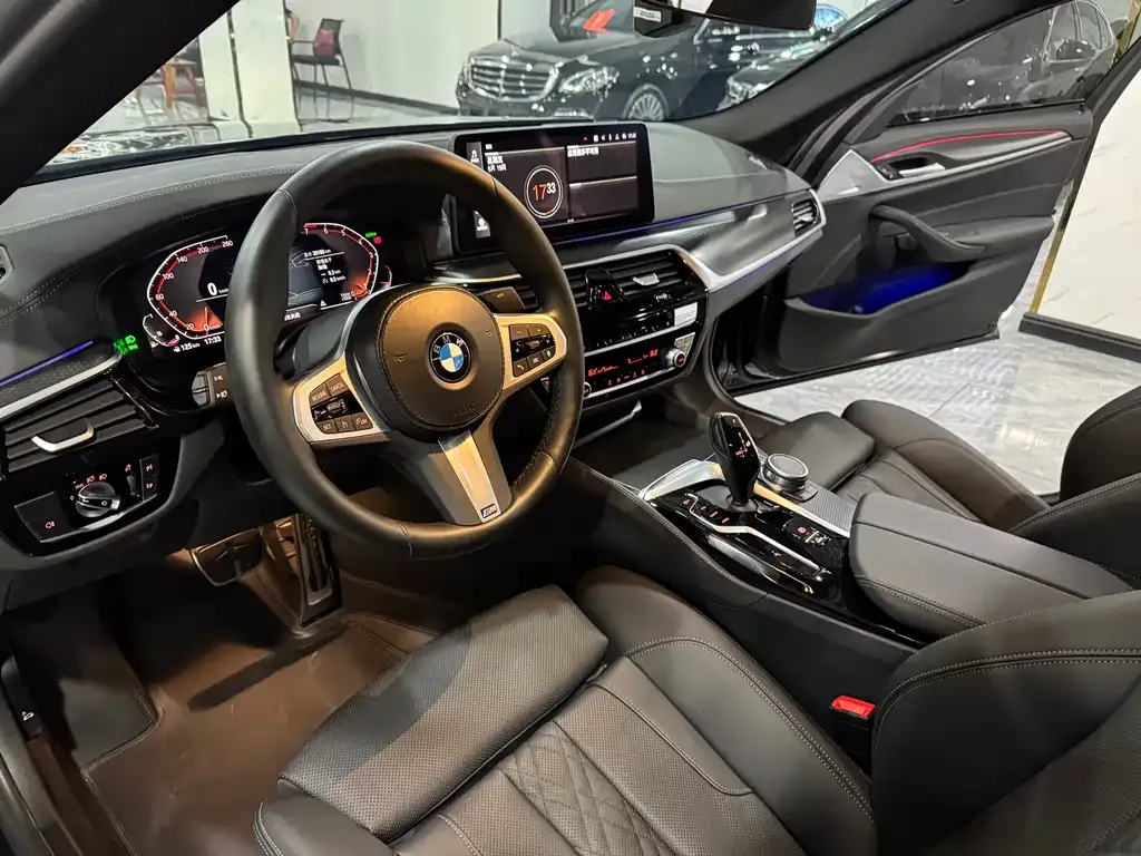BMW 5 Series (Import) 2022 из CN, фото 2