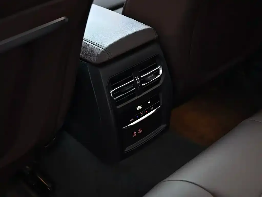 BMW 3 Series 2023 из CN, фото 4
