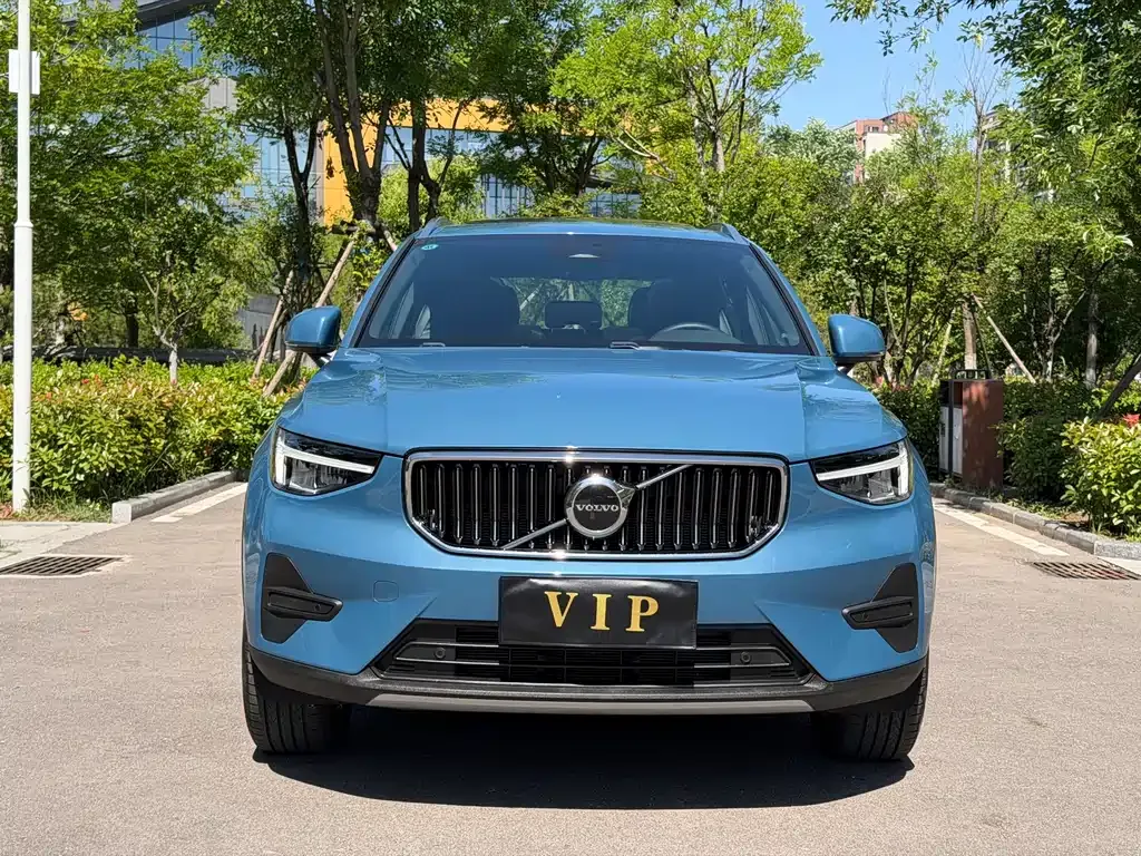 Volvo XC40 — фото 9