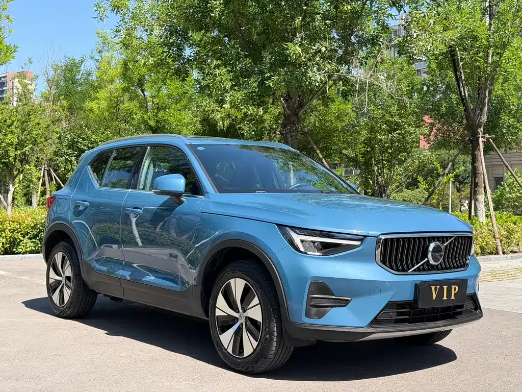 Volvo XC40 — фото 8