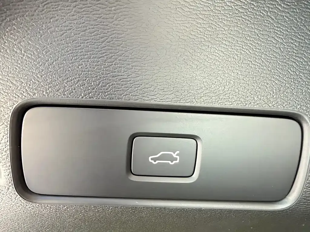 Volvo XC40 — фото 4
