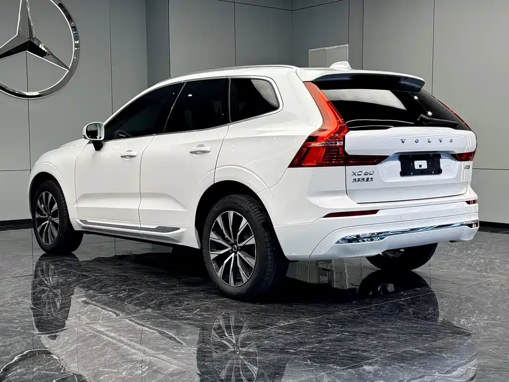 Volvo XC60 — фото 9