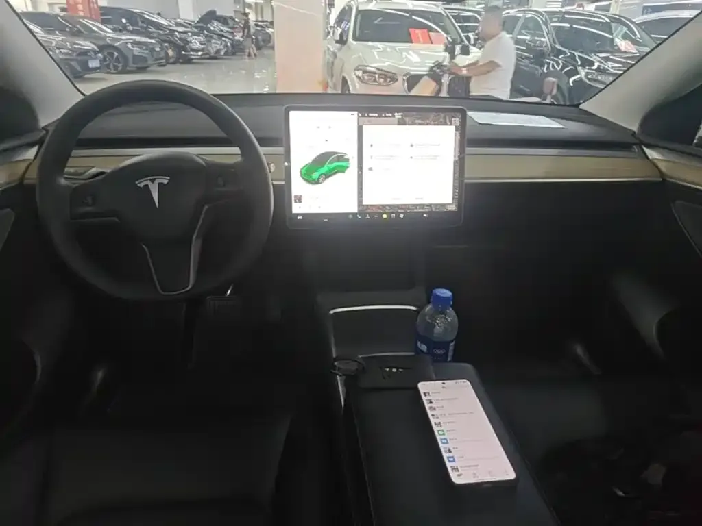 Tesla Model Y — фото 7