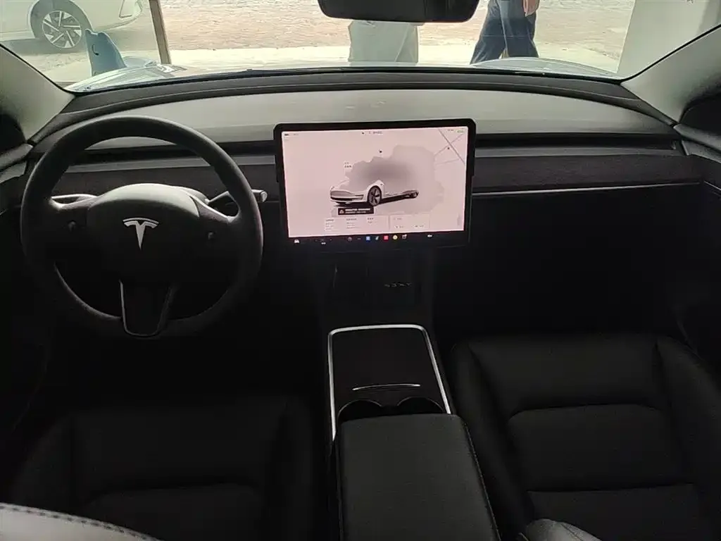 Tesla Model 3 — фото 10