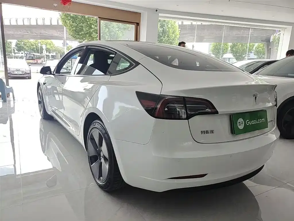 Tesla Model 3 — фото 6