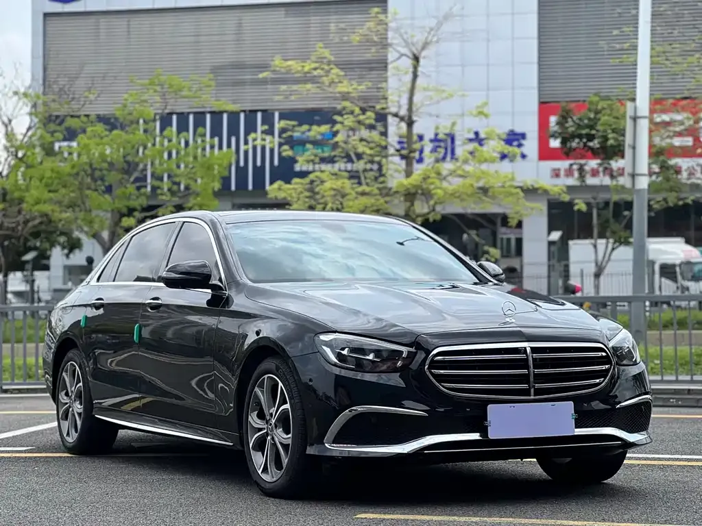 Mercedes-Benz E-Class — фото 2