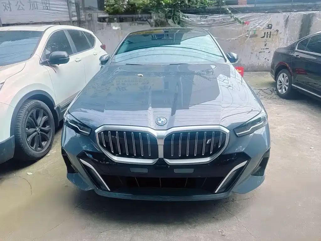 BMW i5