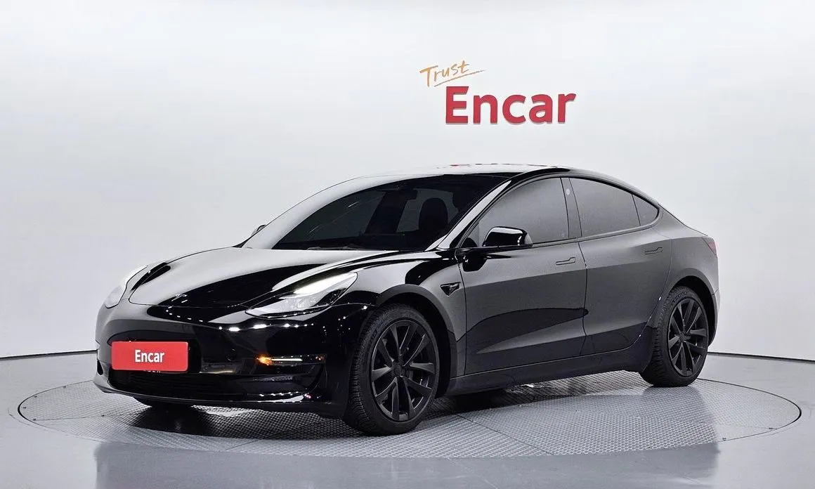 Tesla Model 3 — фото 1