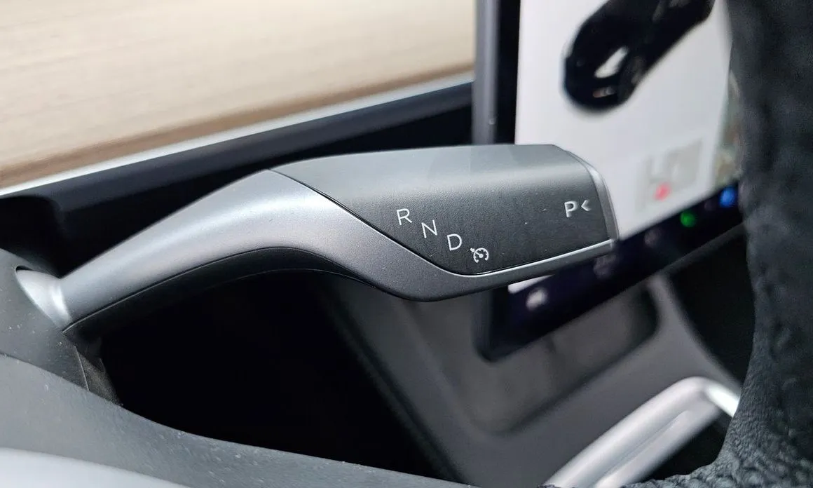 Tesla Model 3 — фото 2