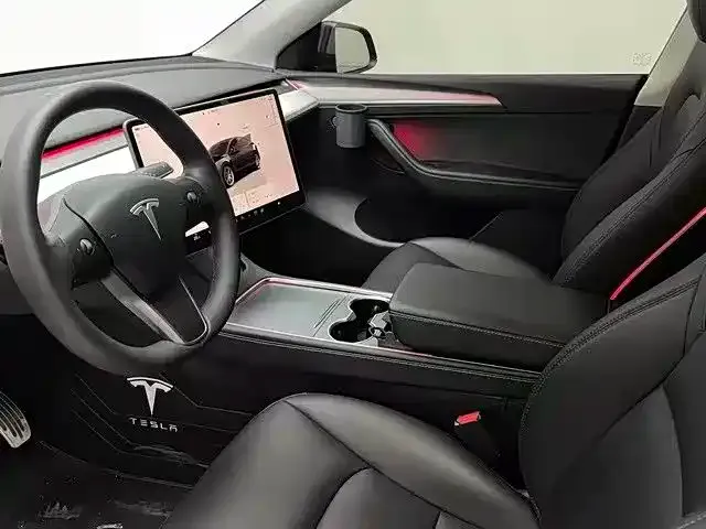 Tesla Model Y — фото 4