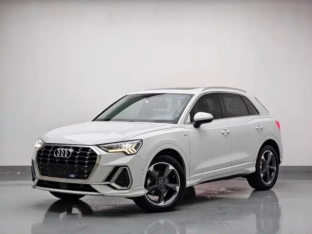 Audi Q3 — фото 1