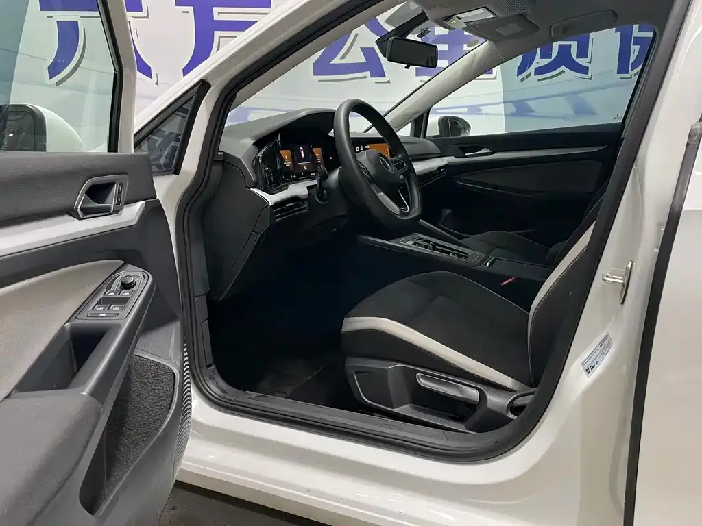 Volkswagen Golf 2023 из CN, фото 6