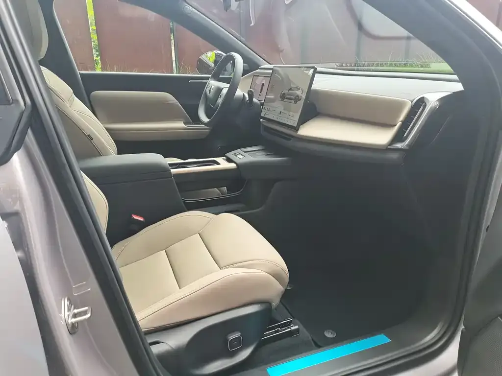 Volvo XC70 Plug-in Hybrid 2026 из CN, фото 2