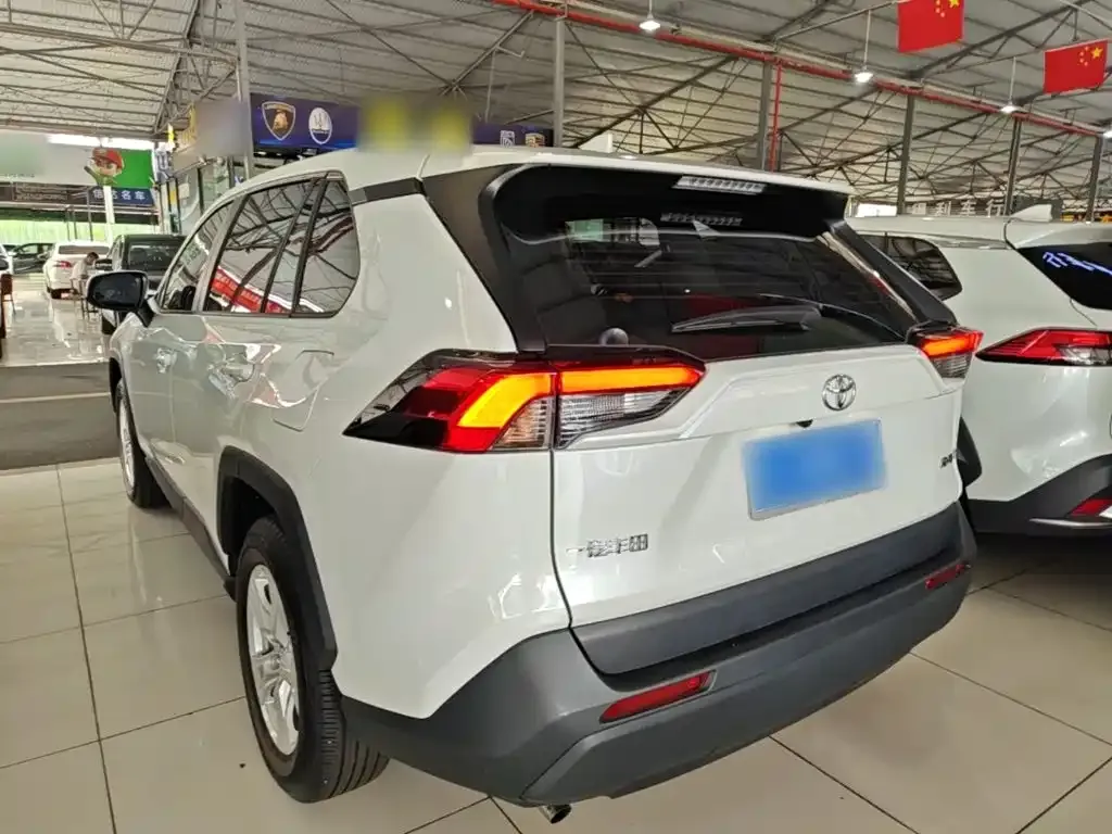 Toyota RAV4 — фото 3