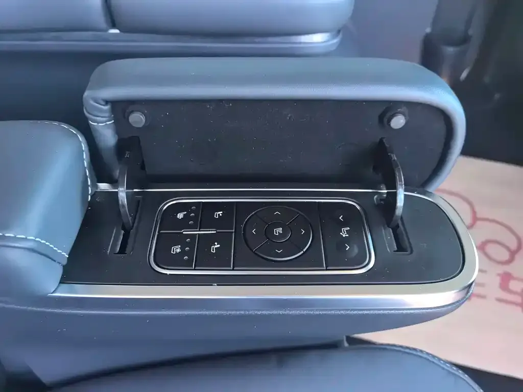 GAC Motor Trumpchi M8 — фото 10