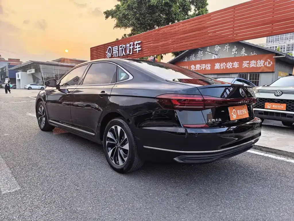Volkswagen Passat — фото 7