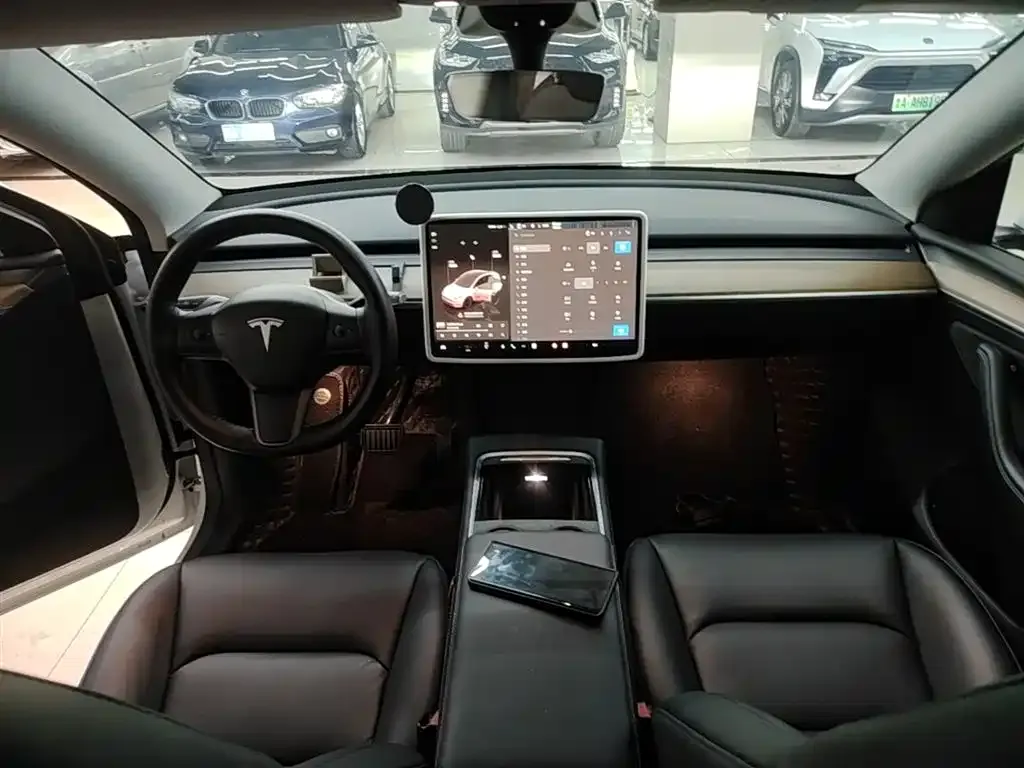 Tesla Model Y — фото 2