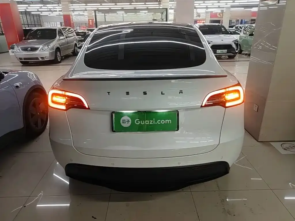 Tesla Model Y — фото 8