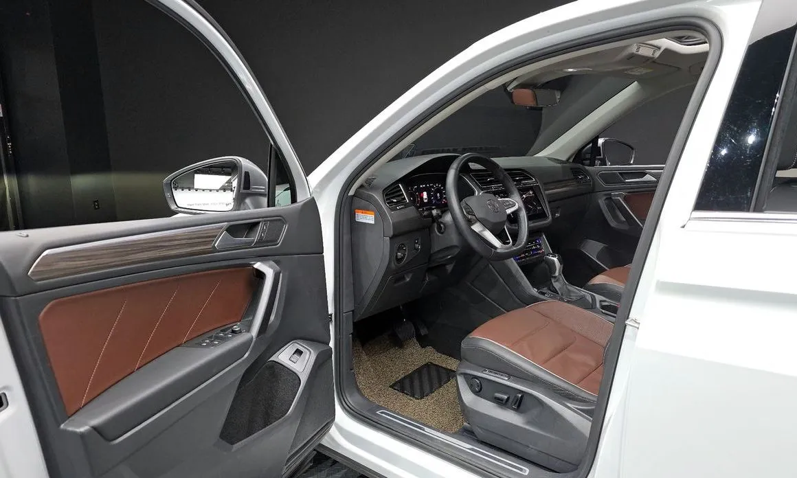 Volkswagen Tiguan — фото 9