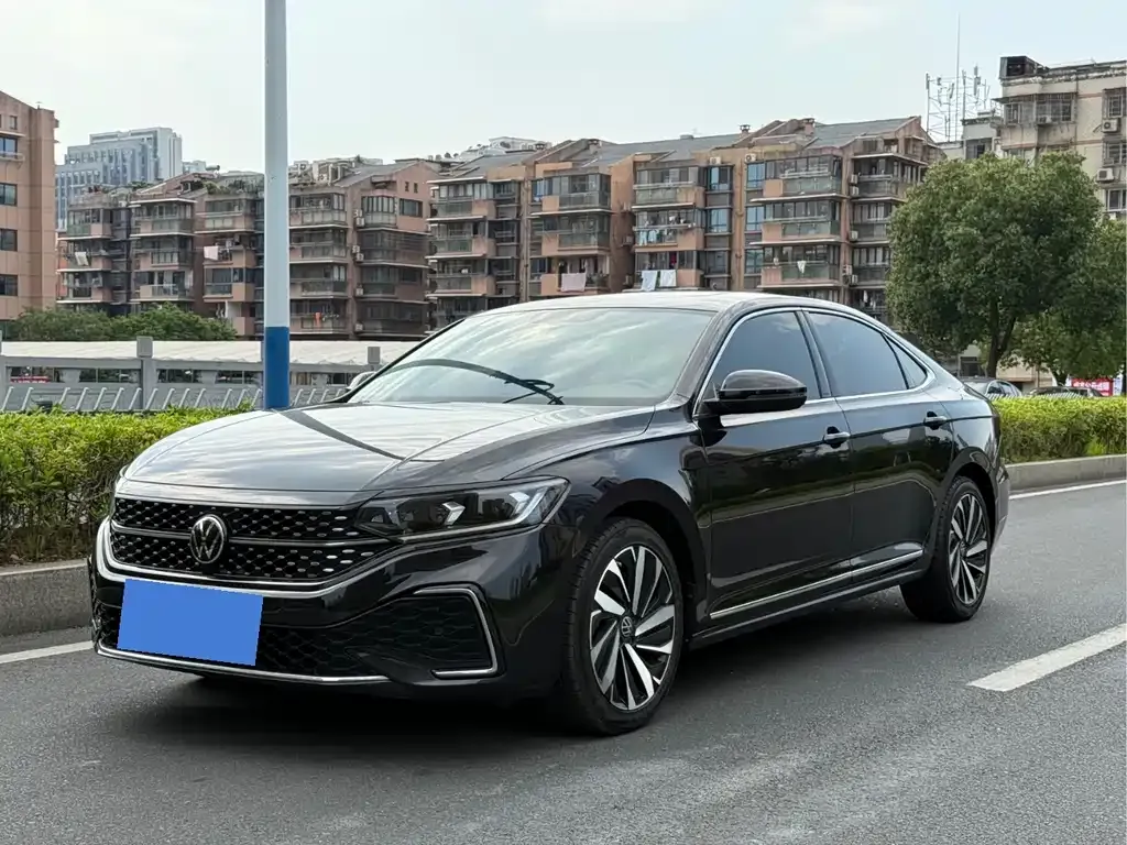 Volkswagen Passat — фото 1