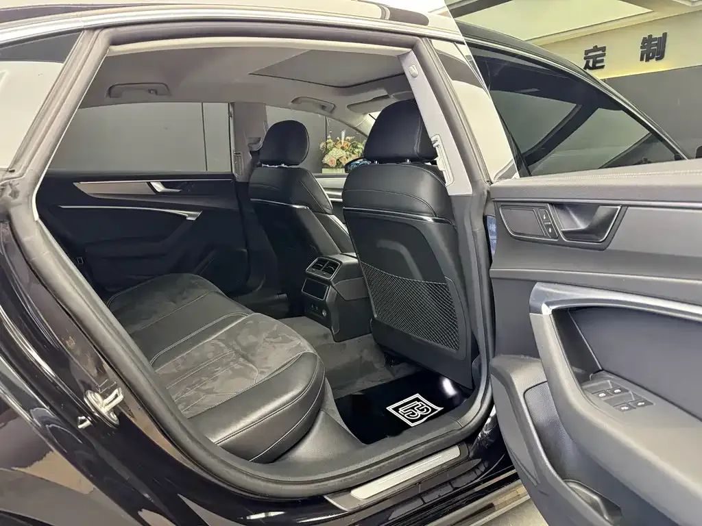 Audi A7L 2023 из CN, фото 6