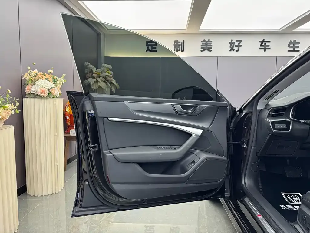 Audi A7L 2023 из CN, фото 9